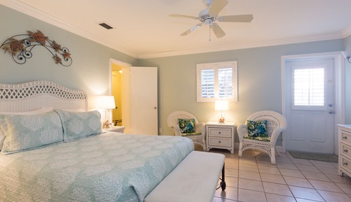 Pond View, 1 Queen Bed, Shower