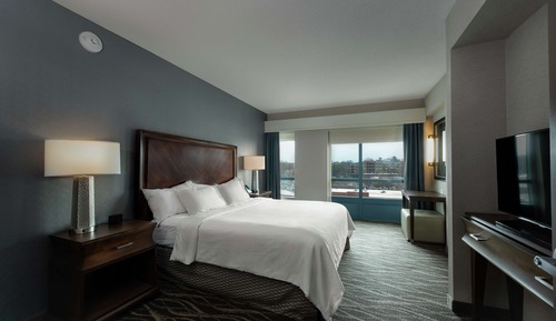 Suite, 1 King Bed, Corner