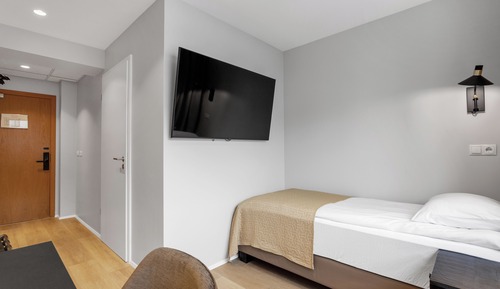 Single Room, Private Bathroom
