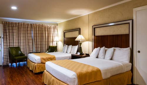 Deluxe Room, 2 Queen Beds, Refrigerator & Microwave, Mountain View, Pet Friendly