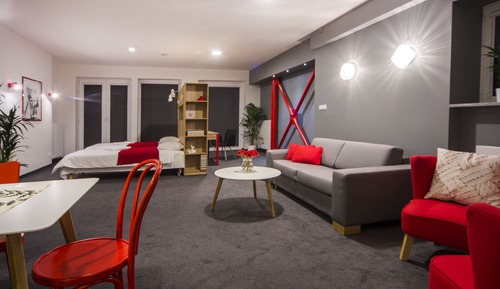 Apartment (Red - 4 people)