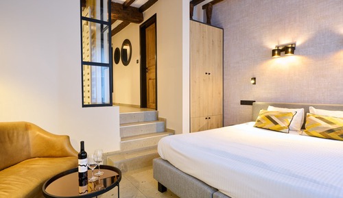 Small Luxe with Spa Bath