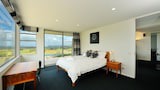 Luxury Suite, 1 Queen Bed, Sea View, Poolside