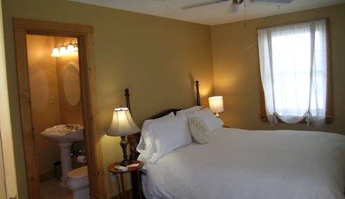 Honeymoon Room, 1 Queen Bed, Jetted Tub