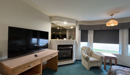 Deluxe Studio Suite, 1 King Bed, Jetted Tub