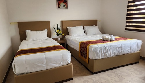 Deluxe Room, 1 Queen Bed, Non Smoking, Pool View