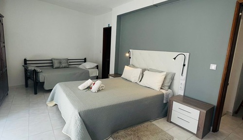 Elite Triple Room