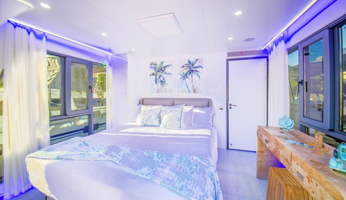 Kokomo Houseboat