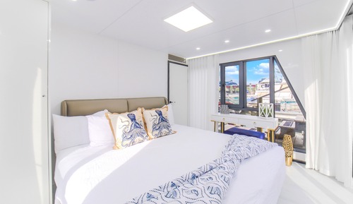 Luxe Lagoon Houseboat