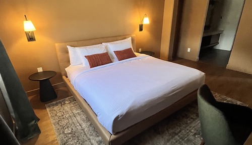 Deluxe Suite, 1 King Bed with Sofa bed