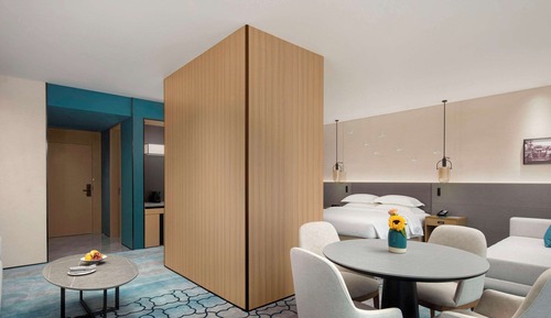 Suite, 1 King Bed, Business Lounge Access