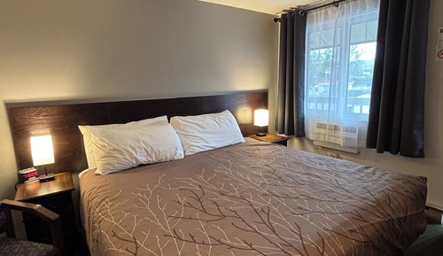 Superior Room, 1 King Bed, Mountain View