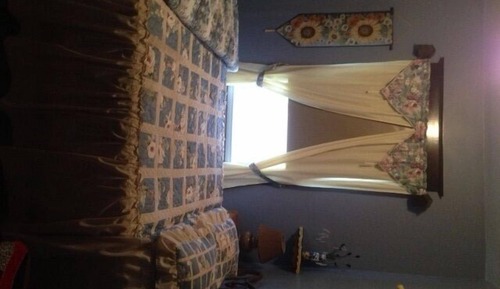 Room, 1 Queen Bed, Shared Bathroom (Blue Room)