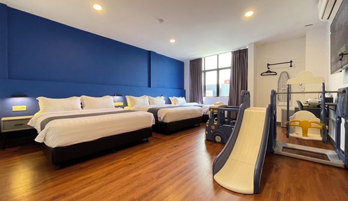 m. Premium Family Room