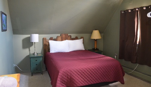 Standard Room, 1 King Bed, Bathtub, Mountain View (2nd Floor)