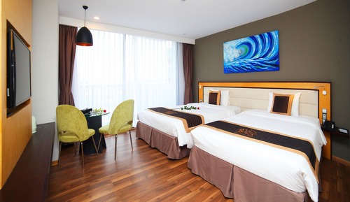 Deluxe Room (City & Sea)