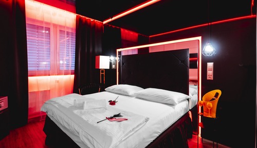 Elegant with free pool access