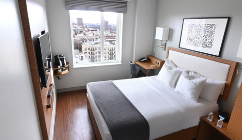 Standard Room, 1 Queen Bed, Accessible