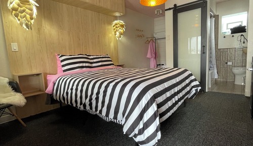 Deluxe Room, 1 Queen Bed