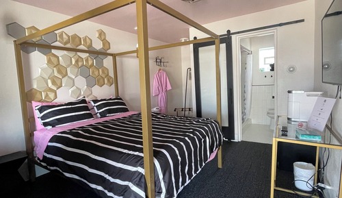 Deluxe Room, 1 Queen Bed