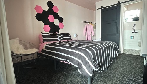 Deluxe Room, 1 Queen Bed