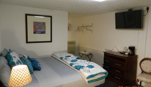 Basic Single Room, 1 King Bed