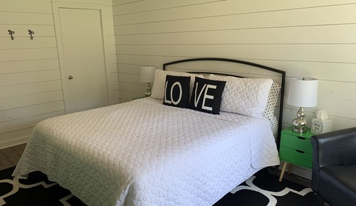 Room, 1 King Bed, Lakeside (Lower Unit)