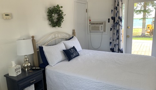 Room, 1 Queen Bed, Lake View
