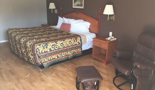 Classic Room, 1 King Bed, Non Smoking