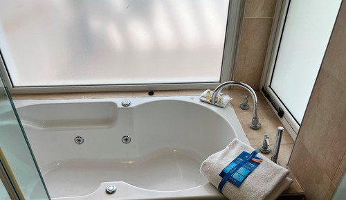 Suite, Pool View