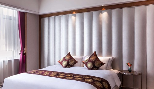 Deluxe Room, 1 King Bed
