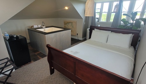 2 Bedrooms, 1 King and 1 Queen Bed