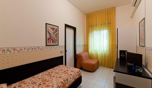 Deluxe Single Room