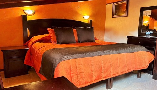 Junior Room, 1 King Bed