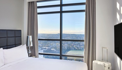 2 Bedroom Corner Harbour View Suite