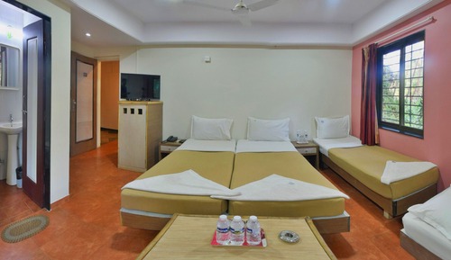 Family Room, Multiple Beds