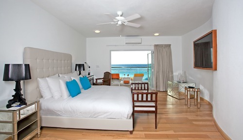 Superior Suite, 1 King Bed, Accessible, Beach View