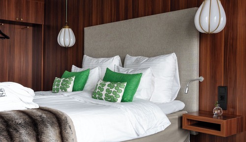Suite (Spring)