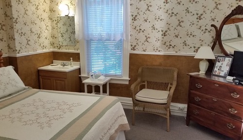 Classic Room, 2 Bedrooms, Shared Bathroom (Accommodates couples)