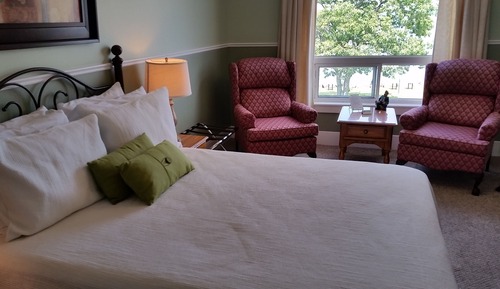 Classic Room, 1 Queen Bed, Ensuite, Bay View (3)