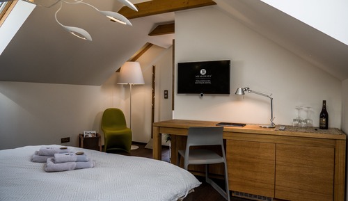 Deluxe Double Room, 1 King Bed, Valley View (Hummingbird)