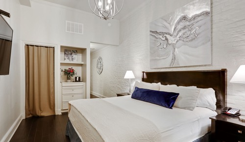Standard Room, 1 Queen Bed, No Windows