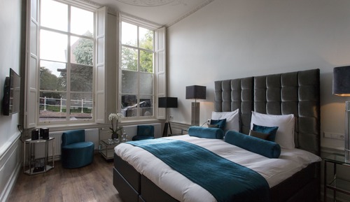 Deluxe Suite, 1 King Bed, Non Smoking, Canal View