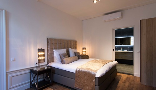 Premium Suite, 1 King Bed, Non Smoking, Courtyard View