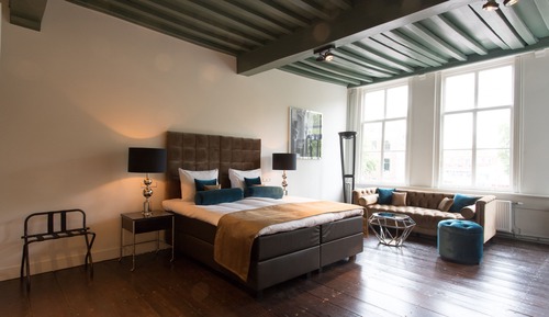 Superior Suite, 1 King Bed, Refrigerator, Canal View