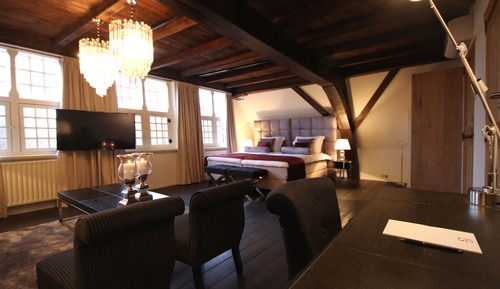 Superior Suite, 1 King Bed, Bathtub, Canal View