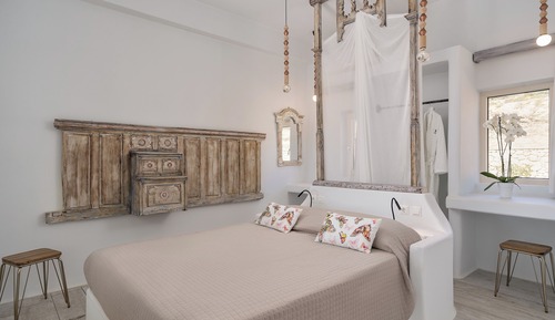 Poolfront One Bedroom Suite with Sea View