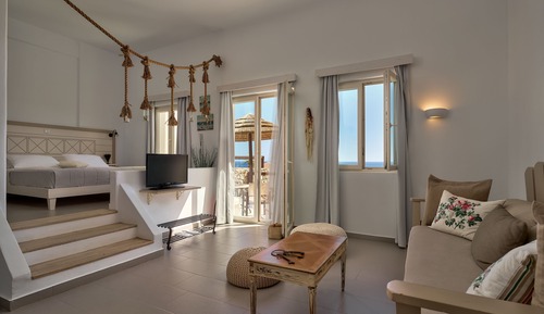 Poolfront Open Plan Suite with Sea View