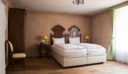 Double Room (Unique)