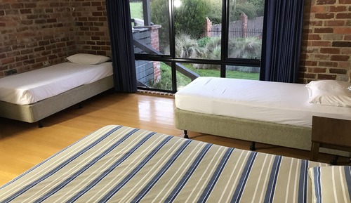 Group Lodge (4 Queen, 2 Single and 5 Bunk Bed), 4 Bedrooms, Pool View